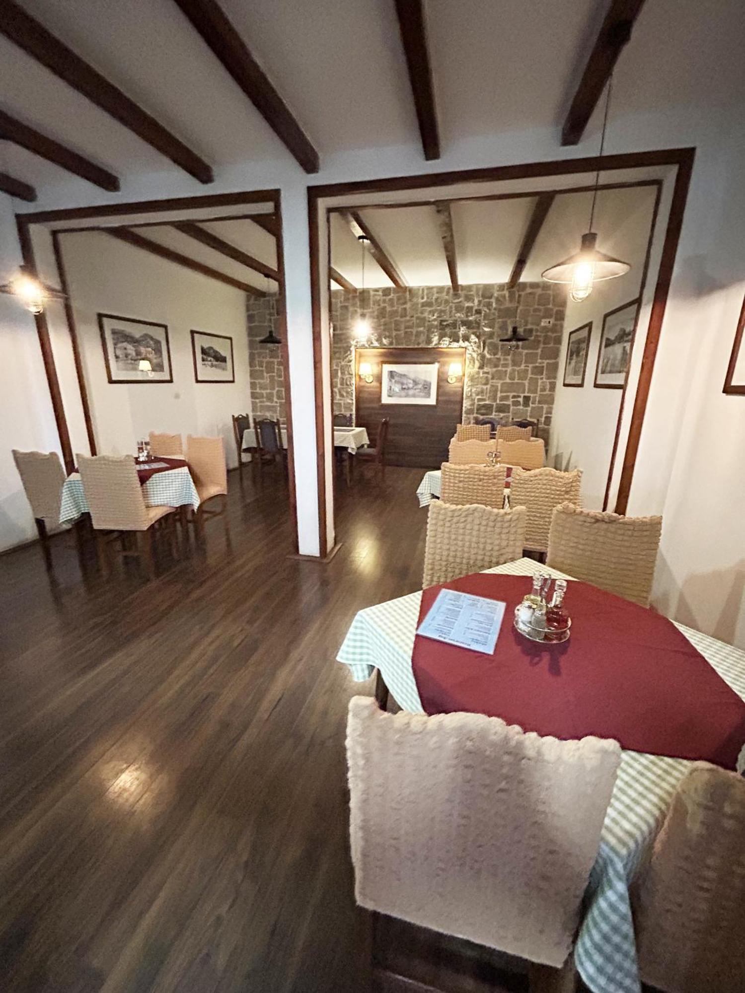 Restaurant & Apartments Jug Sutomore Ngoại thất bức ảnh
