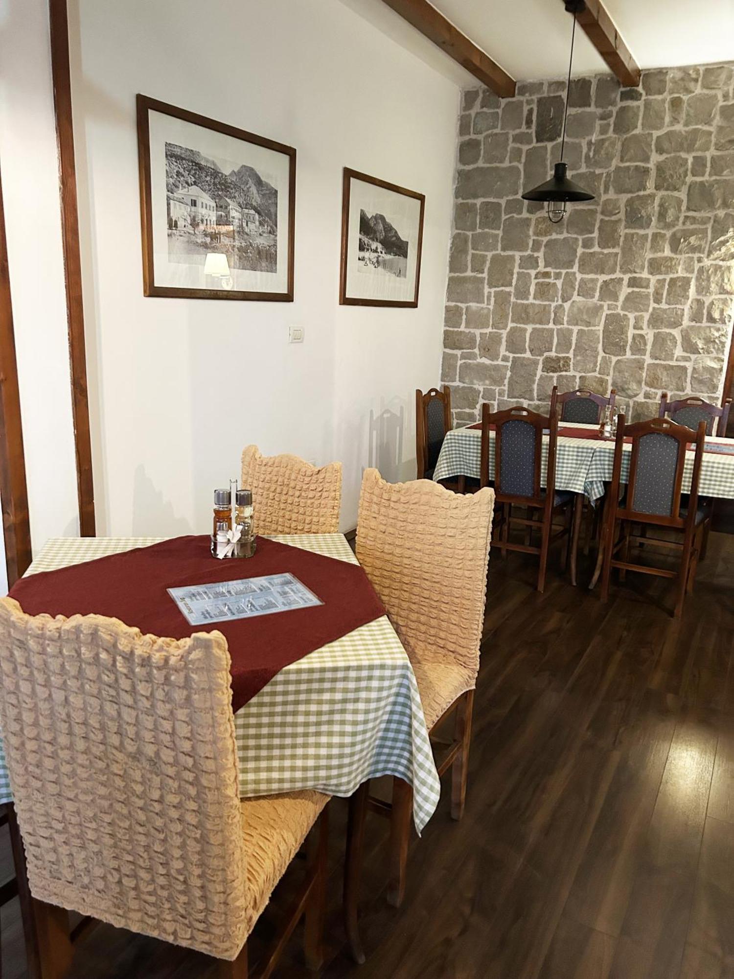 Restaurant & Apartments Jug Sutomore Ngoại thất bức ảnh