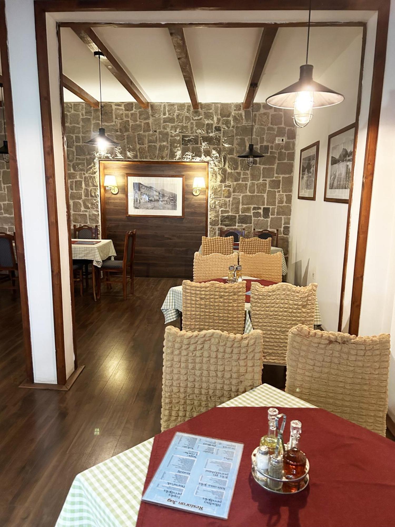 Restaurant & Apartments Jug Sutomore Ngoại thất bức ảnh