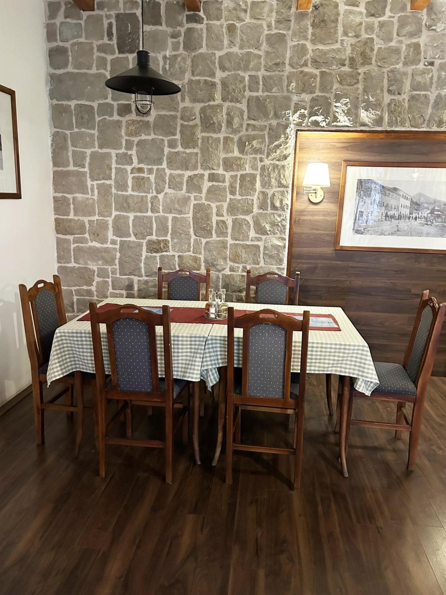 Restaurant & Apartments Jug Sutomore Ngoại thất bức ảnh