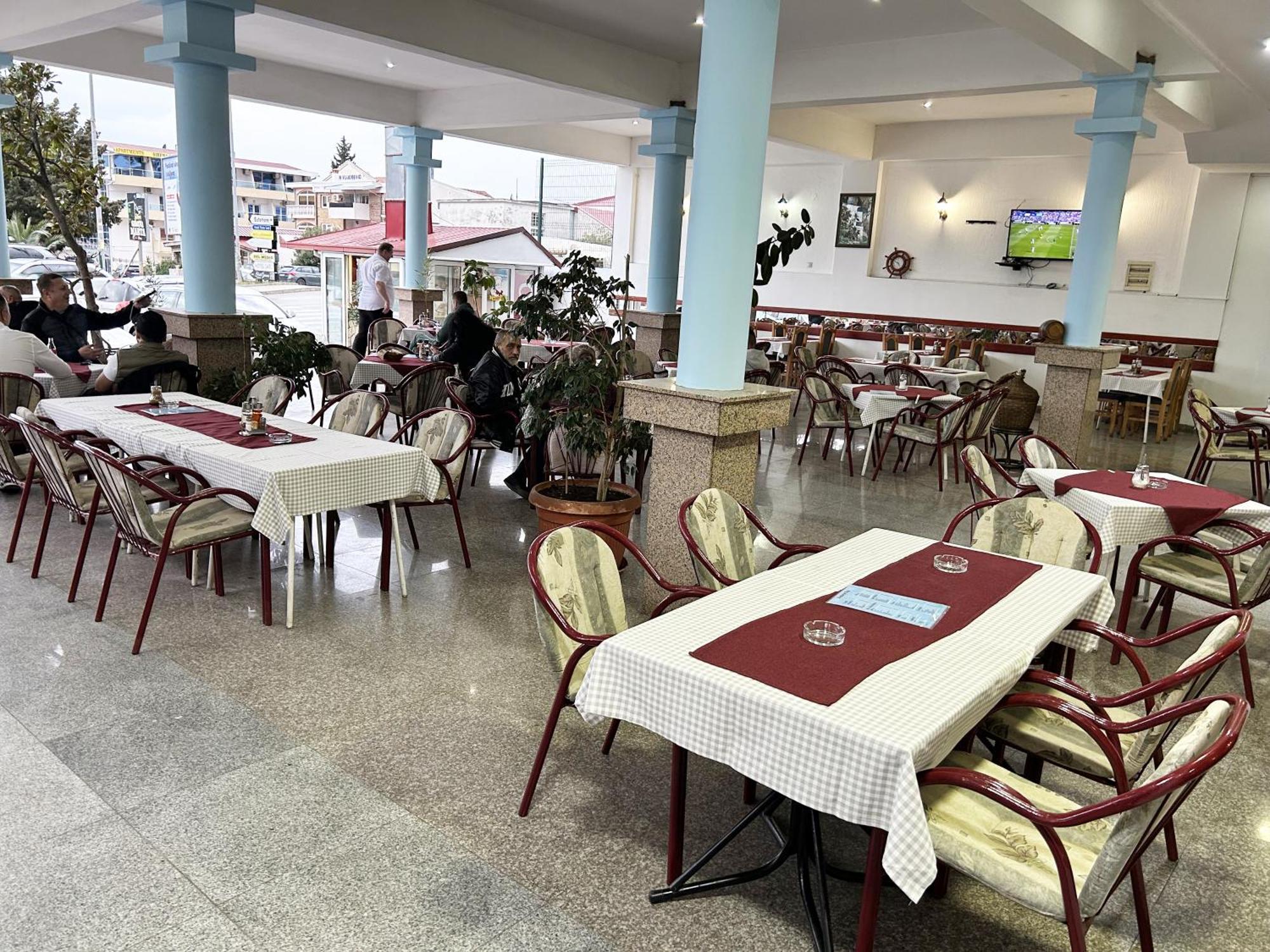Restaurant & Apartments Jug Sutomore Ngoại thất bức ảnh